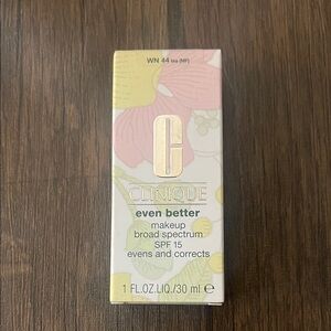 Clinique Even Better Makeup SPF 15 - WN 44 TEA